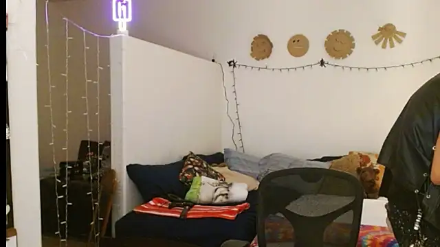 Snapshot of mycock2474u chatting on February 18, 1:32 am mycock2474u online show from February 18, 1:32 am