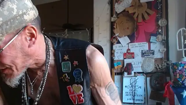 Snapshot of mycock2474u chatting on January 28, 10:56 pm mycock2474u online show from January 28, 10:56 pm