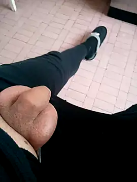 Snapshot of david_geam chatting on December 21, 9:33 am david geam online show from December 21, 9:33 am