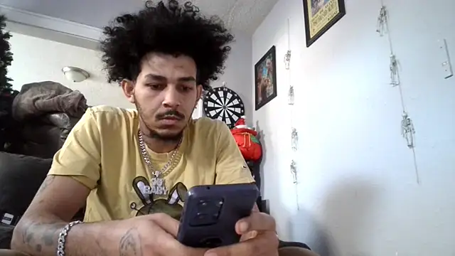 bigdickjojo69 online show from February 11, 10:26 pm