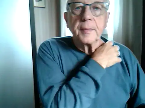 Snapshot of johnjohn622662 chatting on October 2, 7:45 am johnjohn622662 online show from October 2, 7:45 am
