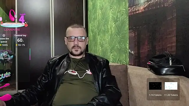 Snapshot of DanielOhCool chatting on September 25, 7:40 am DanielOhCool online show from September 25, 7:40 am