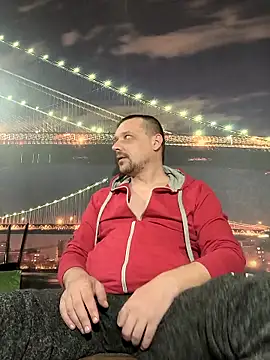 Snapshot of DanielOhCool chatting on March 4, 7:32 pm DanielOhCool online show from March 4, 7:32 pm