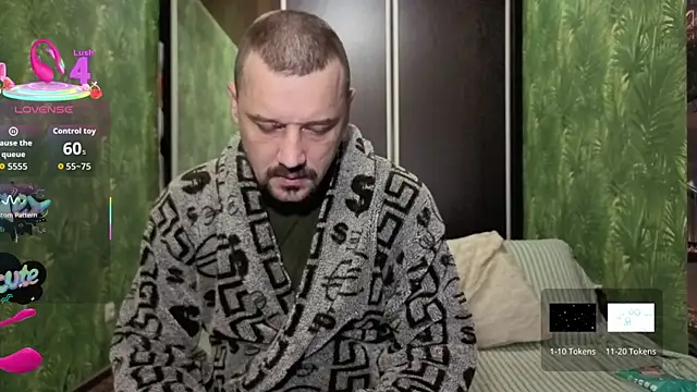 Snapshot of DanielOhCool chatting on September 29, 7:29 am DanielOhCool online show from September 29, 7:29 am