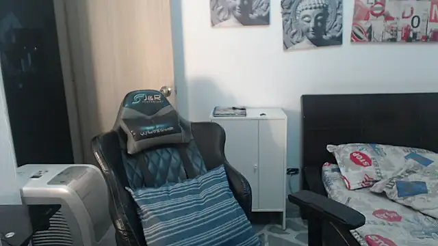 Snapshot of samuelgarcia_ chatting on March 8, 9:24 am samuelgarcia  online show from March 8, 9:24 am