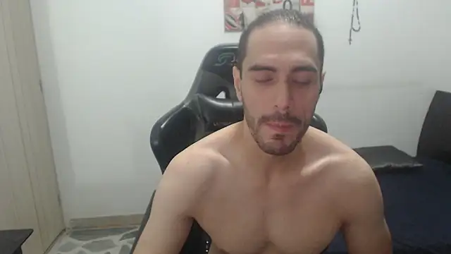 Snapshot of samuelgarcia_ chatting on October 6, 6:51 am samuelgarcia  online show from October 6, 6:51 am