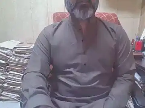 Snapshot of hairymaster95 chatting on October 22, 3:32 am hairymaster95 online show from October 22, 3:32 am