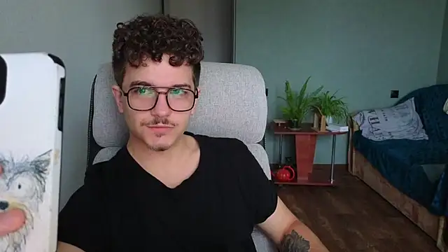 Remy Miles online show from October 27, 7:10 am