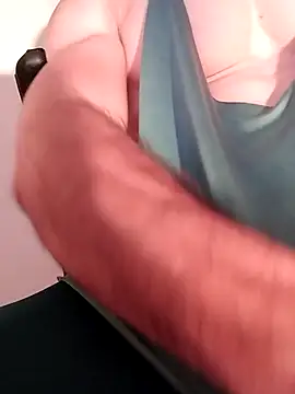 Snapshot of sexy_fit_guy_on_cam chatting on February 18, 6:59 am sexy fit guy on cam online show from February 18, 6:59 am