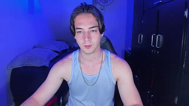 Snapshot of Alex_smith00 chatting on September 19, 2:23 am Alex smith00 online show from September 19, 2:23 am