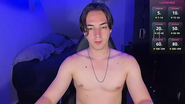 Snapshot of Alex_smith00 chatting on September 25, 1:15 am Alex smith00 online show from September 25, 1:15 am