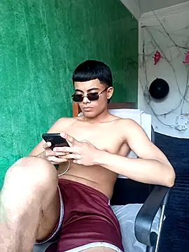 Snapshot of pinedasex777 chatting on October 2, 4:11 pm pinedasex777 online show from October 2, 4:11 pm