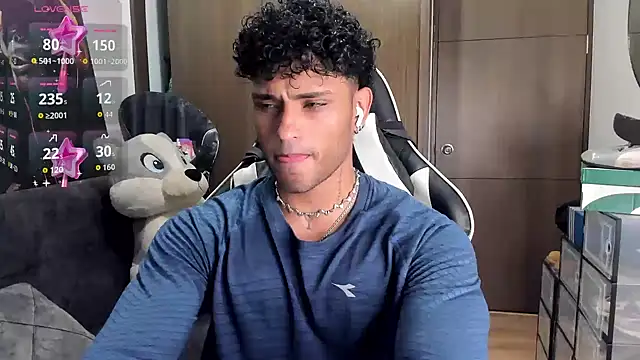Snapshot of Alessandro_Vanni chatting on October 26, 1:29 am Alessandro Vanni online show from October 26, 1:29 am