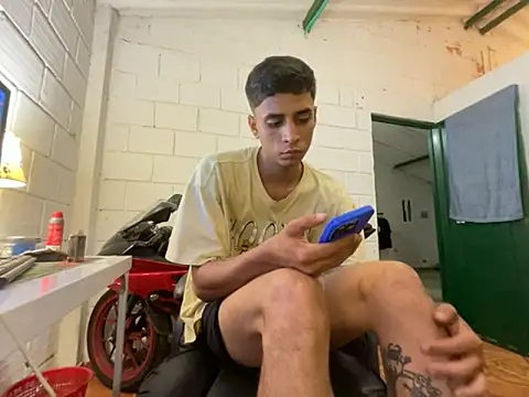 Max TheHorseDick online show from November 12, 3:12 am