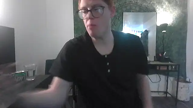 Snapshot of SilasRed chatting on January 9, 11:24 pm SilasRed online show from January 9, 11:24 pm