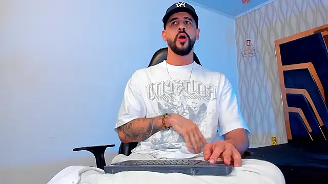 Petesevans online show from February 2, 11:24 pm