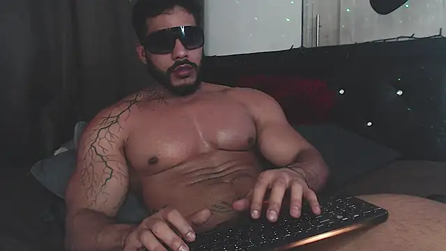 Snapshot of Artemis_Kazttman chatting on December 6, 1:33 pm Artemis Kazttman online show from December 6, 1:33 pm