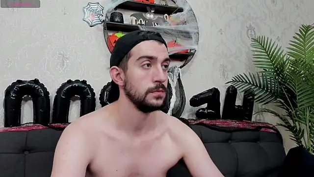 Dylan Best online show from October 31, 1:18 am