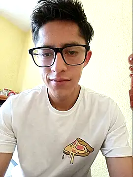 KevinCrz online show from October 15, 7:43 pm