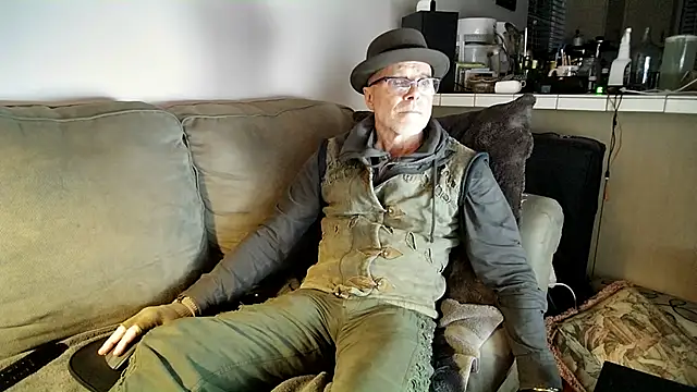 Snapshot of MoonDancer chatting on February 3, 2:03 am MoonDancer online show from February 3, 2:03 am