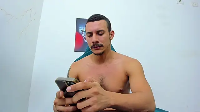 Snapshot of lazzon_bastion chatting on January 6, 9:30 am lazzon bastion online show from January 6, 9:30 am