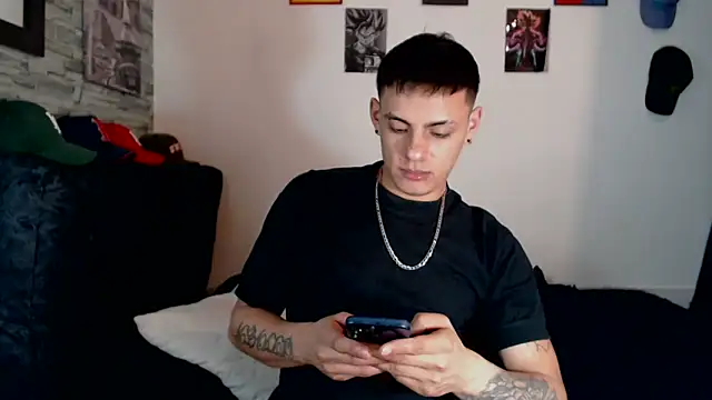 Snapshot of danilohot_19 chatting on December 17, 10:32 pm danilohot 19 online show from December 17, 10:32 pm