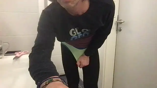 sexy l o  online show from October 8, 5:23 am