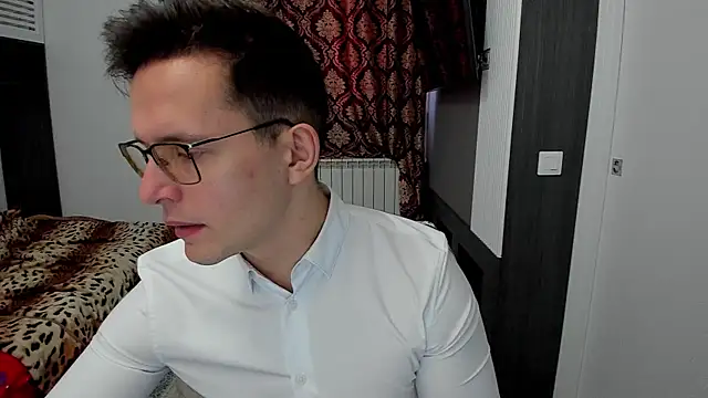 Snapshot of sexxymuscles4u chatting on February 20, 8:06 am sexxymuscles4u online show from February 20, 8:06 am