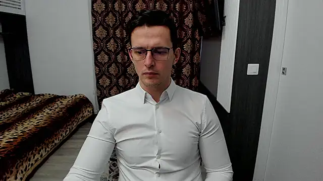 Snapshot of sexxymuscles4u chatting on March 13, 8:26 am sexxymuscles4u online show from March 13, 8:26 am