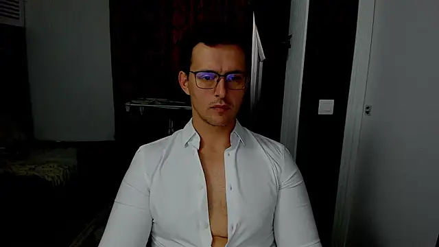 Snapshot of sexxymuscles4u chatting on October 31, 9:23 am sexxymuscles4u online show from October 31, 9:23 am