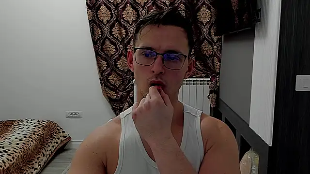 Snapshot of sexxymuscles4u chatting on February 14, 3:05 pm sexxymuscles4u online show from February 14, 3:05 pm