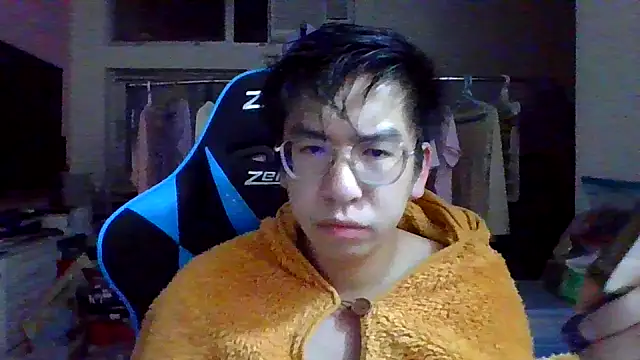 Snapshot of charlie_xdd chatting on March 18, 1:12 pm charlie xdd online show from March 18, 1:12 pm