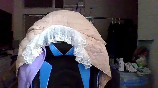 Snapshot of charlie_xdd chatting on March 5, 11:49 am charlie xdd online show from March 5, 11:49 am