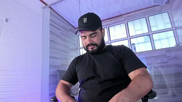 Snapshot of MichaelBear_ chatting on January 25, 12:47 pm MichaelBear  online show from January 25, 12:47 pm