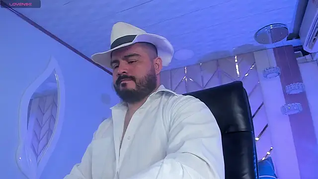Snapshot of MichaelBear_ chatting on December 23, 12:30 pm MichaelBear  online show from December 23, 12:30 pm