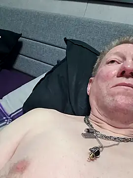 tomtom111111 online show from February 26, 5:03 pm