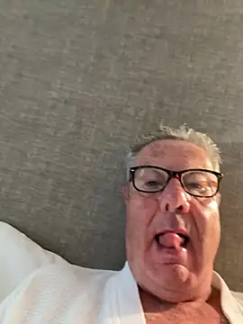 Snapshot of Oldpistolpete chatting on September 26, 3:43 pm Oldpistolpete online show from September 26, 3:43 pm