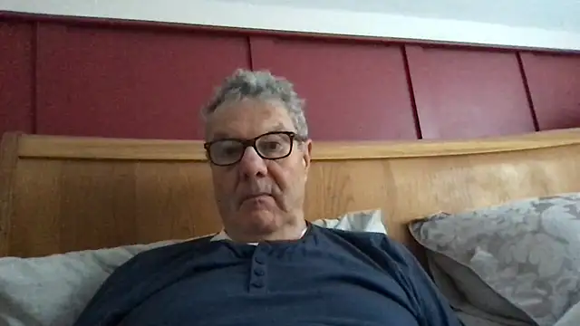 Snapshot of Oldpistolpete chatting on December 18, 9:47 am Oldpistolpete online show from December 18, 9:47 am