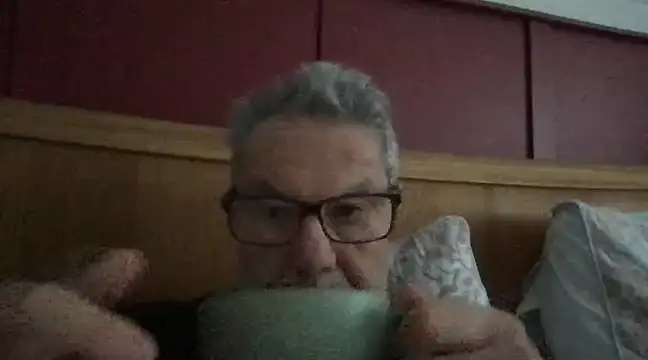 Snapshot of Oldpistolpete chatting on December 9, 9:39 am Oldpistolpete online show from December 9, 9:39 am