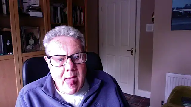 Snapshot of Oldpistolpete chatting on September 20, 12:27 pm Oldpistolpete online show from September 20, 12:27 pm