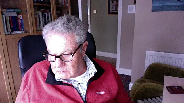 Snapshot of Oldpistolpete chatting on February 14, 11:10 am Oldpistolpete online show from February 14, 11:10 am