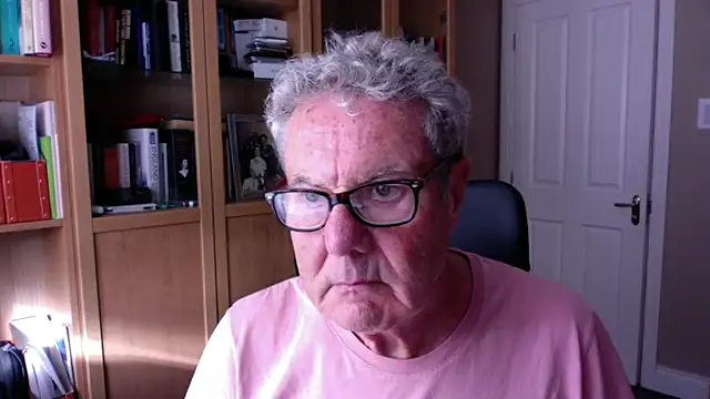 Snapshot of Oldpistolpete chatting on October 8, 3:16 pm Oldpistolpete online show from October 8, 3:16 pm