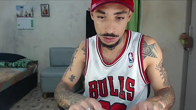 emiliano hottt online show from July 24, 3:08 pm