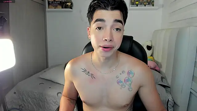 santy7v7 online show from December 5, 1:51 pm