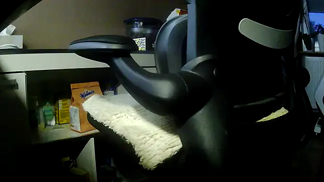 suedel65 online show from May 1, 3:43 am