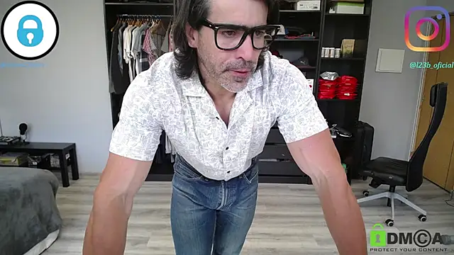 samricci21 online show from April 12, 11:00 am