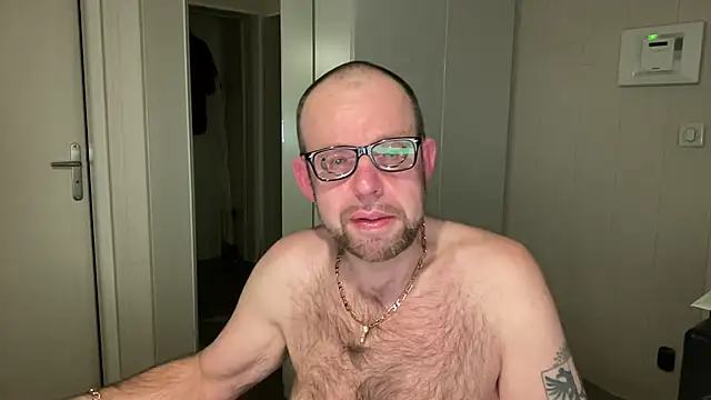 FABIOGLASSES online show from November 18, 10:45 pm