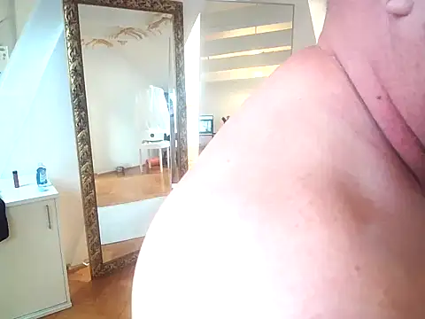 Snapshot of tobi_jerker chatting on September 13, 1:34 pm tobi jerker online show from September 13, 1:34 pm