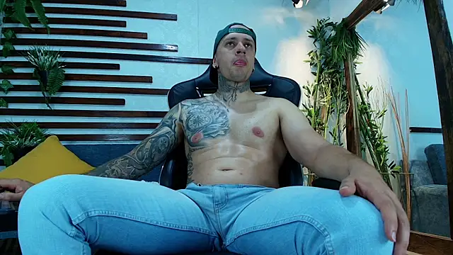 Snapshot of Joeysexx2 chatting on October 18, 4:50 am Joeysexx2 online show from October 18, 4:50 am