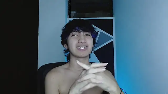 littlextreme online show from February 1, 3:27 am